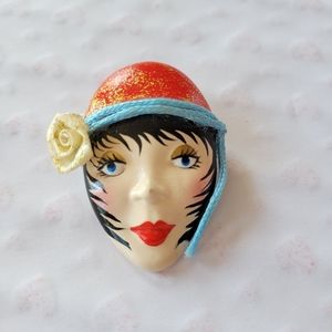 Nostalgic Women's Face Brooch